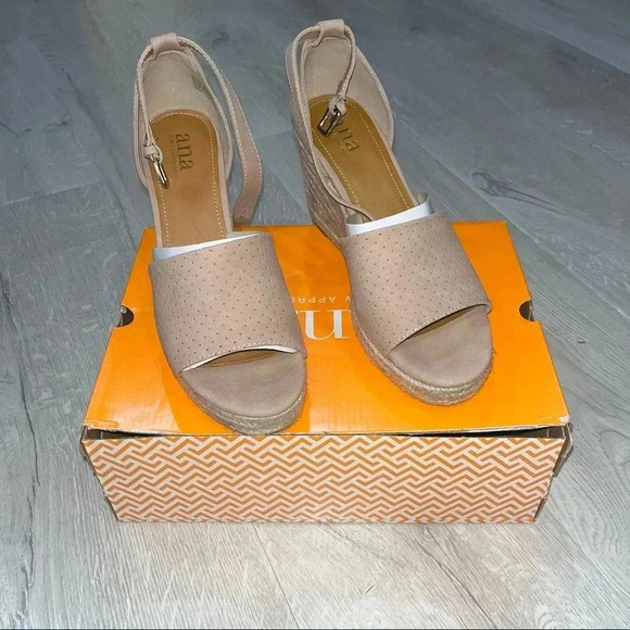 Ana Brenda wedges - Picture 1 of 7